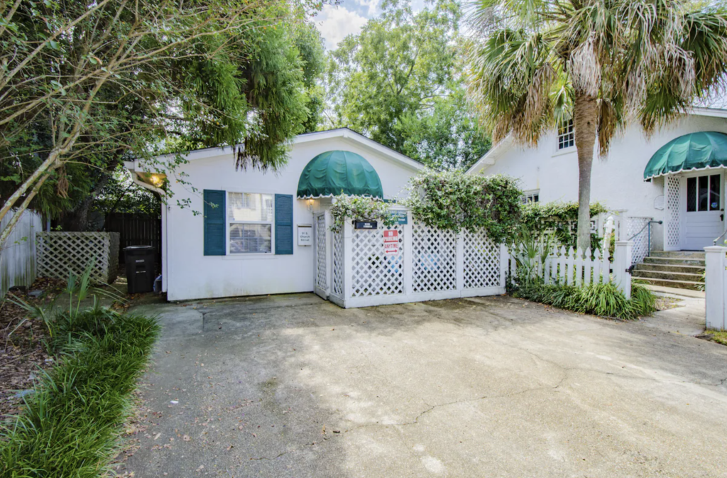 Exterior photo of the Cottage in the center of Downtown Fairhope