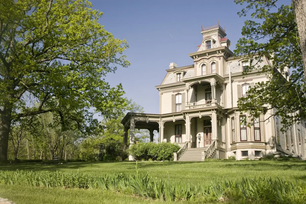 Things to do in Hannibal MO - Exterior of Victorian mansion with manicured gardens